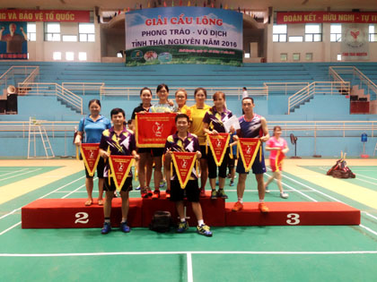 Đoàn thể thao trường tham gia Giải cầu lông phong trào và vô địch tỉnh Thái Nguyên 2016